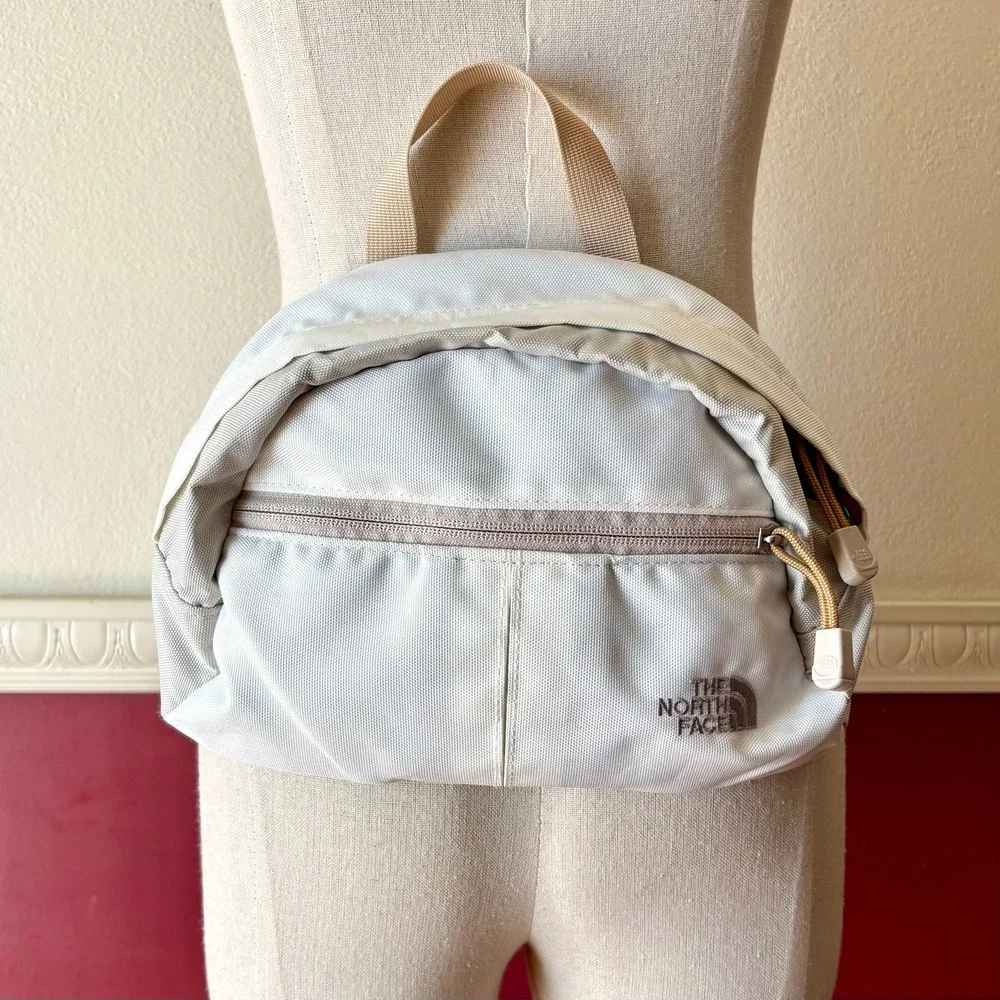The North Face Roo II Lumbar Pack White Tan Crossbody Waist Bag Hiking Gorpcore